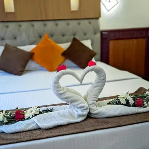  Botel Grand Houseboat India