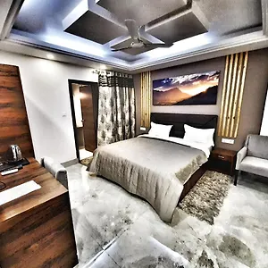 Hotel Aerocity Purple Orchid, Nuova Delhi